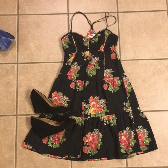 American Eagle Outfitters Dresses & Skirts - ❤️ Gorgeous floral dress